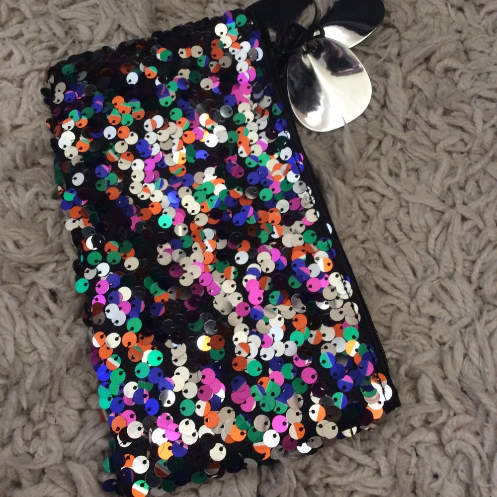 Another Mac makeup bag☺️
